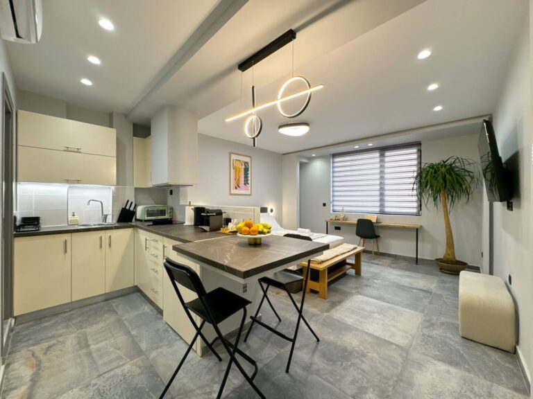 Luxury Downtown Apartment Α6