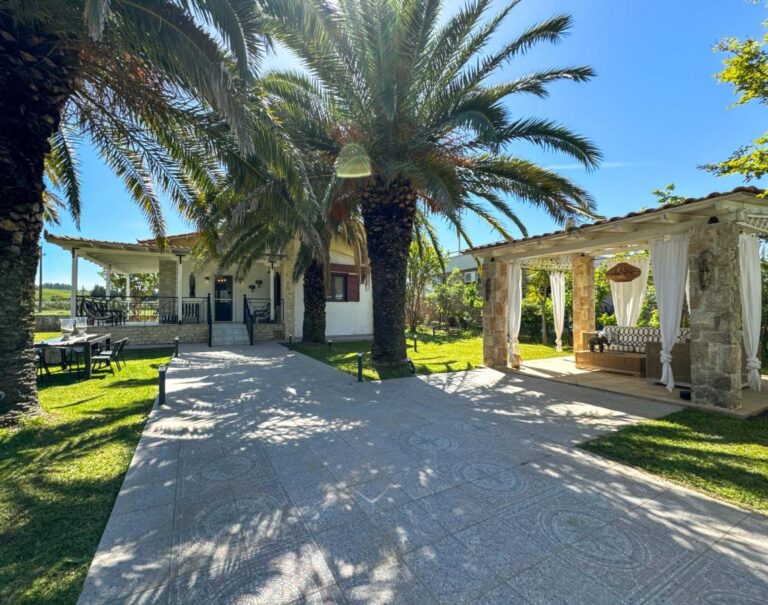 Palm Luxury Villa In Kallithea